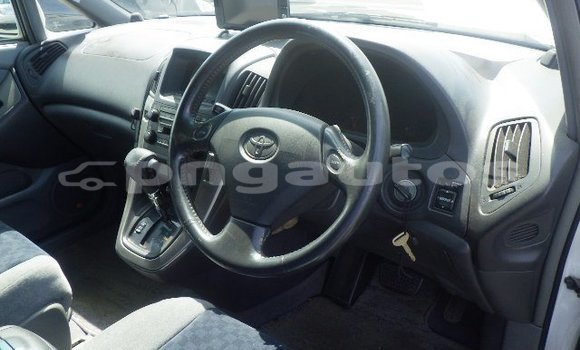 Buy Used Toyota Harrier White Car in Port Moresby in National Capital District Buy Used Toyota Harrier White Car in Port Moresby in National Capital District
