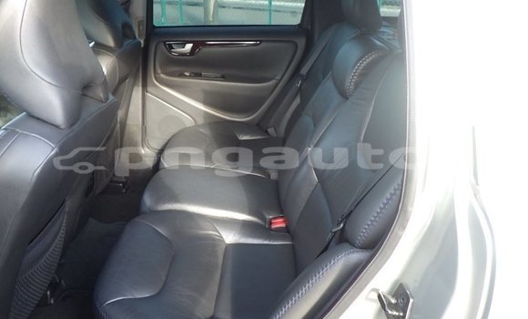Buy Used Volvo V70 Silver Car in Port Moresby in National Capital District Buy Used Volvo V70 Silver Car in Port Moresby in National Capital District
