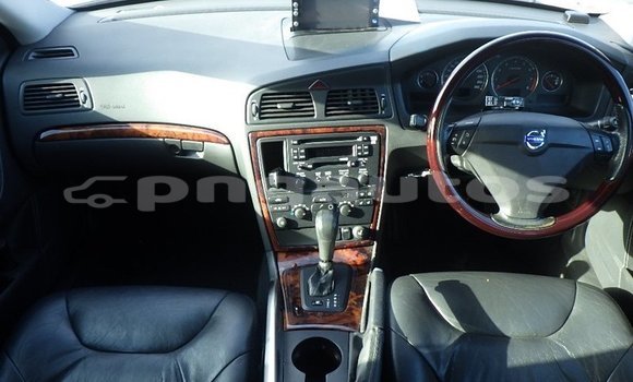 Buy Used Volvo V70 Silver Car in Port Moresby in National Capital District Buy Used Volvo V70 Silver Car in Port Moresby in National Capital District