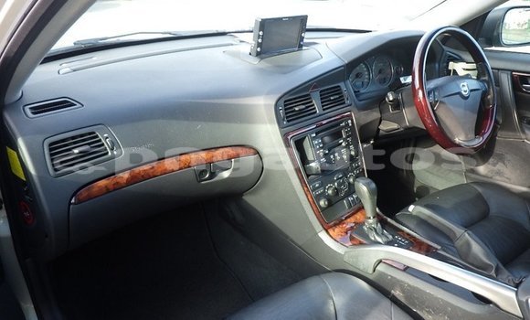 Buy Used Volvo V70 Silver Car in Port Moresby in National Capital District Buy Used Volvo V70 Silver Car in Port Moresby in National Capital District