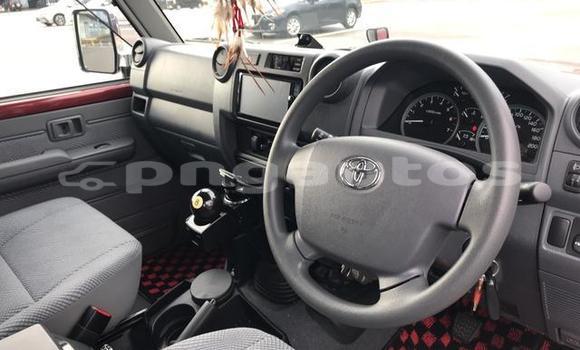 Buy Used Toyota Land Cruiser Red Car in Port Moresby in National Capital District Buy Used Toyota Land Cruiser Red Car in Port Moresby in National Capital District