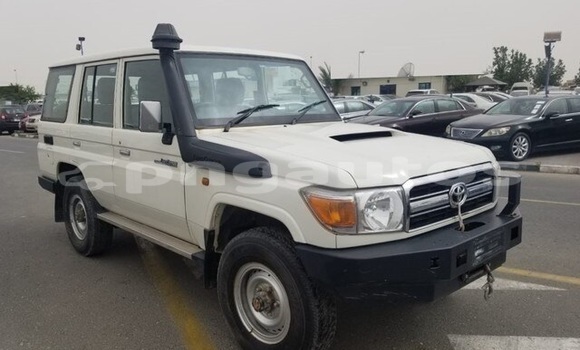 Buy Used Toyota Land Cruiser White Car in Port Moresby in National Capital District Buy Used Toyota Land Cruiser White Car in Port Moresby in National Capital District