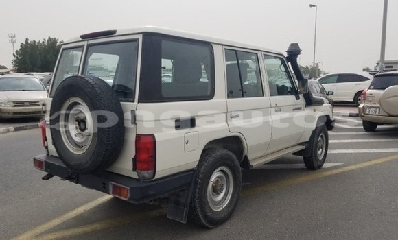 Buy Used Toyota Land Cruiser White Car in Port Moresby in National Capital District Buy Used Toyota Land Cruiser White Car in Port Moresby in National Capital District