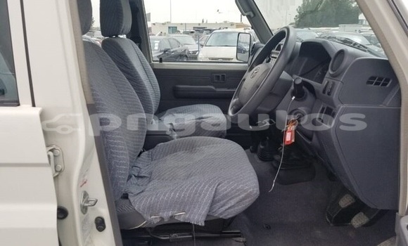 Buy Used Toyota Land Cruiser White Car in Port Moresby in National Capital District Buy Used Toyota Land Cruiser White Car in Port Moresby in National Capital District