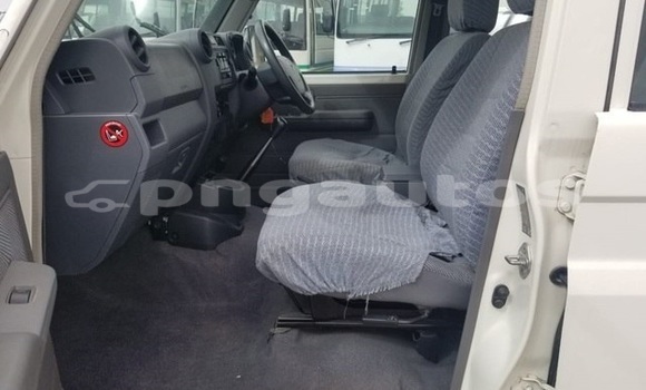 Buy Used Toyota Land Cruiser White Car in Port Moresby in National Capital District Buy Used Toyota Land Cruiser White Car in Port Moresby in National Capital District