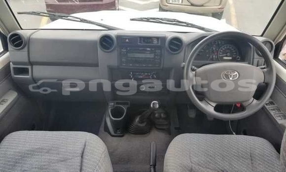 Buy Used Toyota Land Cruiser White Car in Port Moresby in National Capital District Buy Used Toyota Land Cruiser White Car in Port Moresby in National Capital District