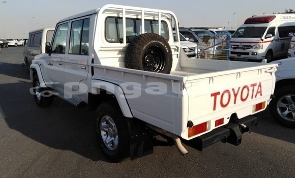 Buy Used Toyota Land Cruiser White Car in Port Moresby in National Capital District Buy Used Toyota Land Cruiser White Car in Port Moresby in National Capital District