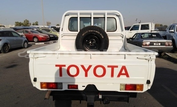 Buy Used Toyota Land Cruiser White Car in Port Moresby in National Capital District Buy Used Toyota Land Cruiser White Car in Port Moresby in National Capital District