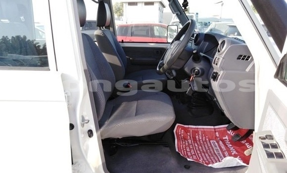 Buy Used Toyota Land Cruiser White Car in Port Moresby in National Capital District Buy Used Toyota Land Cruiser White Car in Port Moresby in National Capital District
