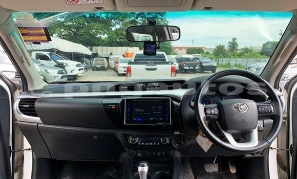 Buy Used Toyota Hilux White Car in Port Moresby in National Capital District Buy Used Toyota Hilux White Car in Port Moresby in National Capital District