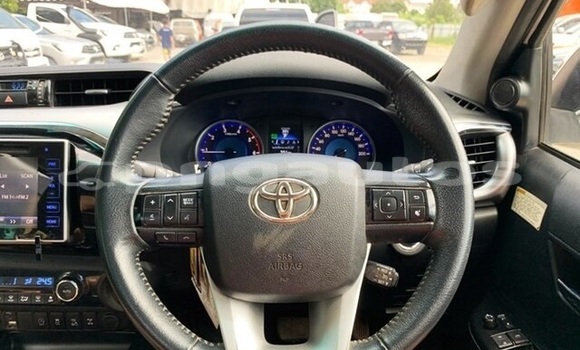 Buy Used Toyota Hilux White Car in Port Moresby in National Capital District Buy Used Toyota Hilux White Car in Port Moresby in National Capital District