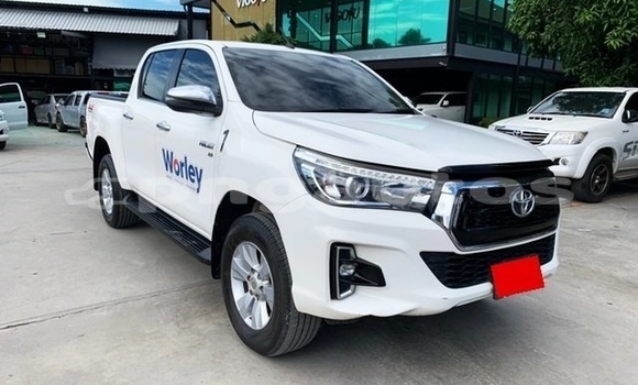 Buy Used Toyota Hilux White Car in Port Moresby in National Capital District Buy Used Toyota Hilux White Car in Port Moresby in National Capital District
