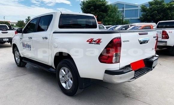 Buy Used Toyota Hilux White Car in Port Moresby in National Capital District Buy Used Toyota Hilux White Car in Port Moresby in National Capital District