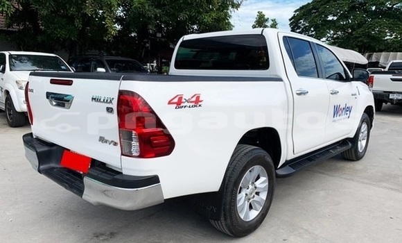 Buy Used Toyota Hilux White Car in Port Moresby in National Capital District Buy Used Toyota Hilux White Car in Port Moresby in National Capital District