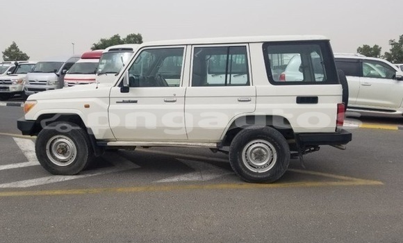 Buy Used Toyota Land Cruiser White Car in Port Moresby in National Capital District Buy Used Toyota Land Cruiser White Car in Port Moresby in National Capital District