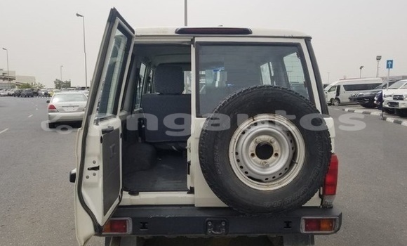 Buy Used Toyota Land Cruiser White Car in Port Moresby in National Capital District Buy Used Toyota Land Cruiser White Car in Port Moresby in National Capital District