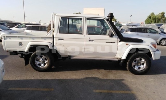 Buy Used Toyota Land Cruiser White Car in Port Moresby in National Capital District Buy Used Toyota Land Cruiser White Car in Port Moresby in National Capital District