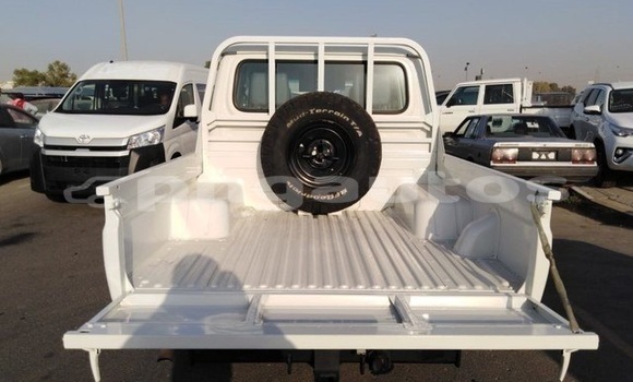 Buy Used Toyota Land Cruiser White Car in Port Moresby in National Capital District Buy Used Toyota Land Cruiser White Car in Port Moresby in National Capital District