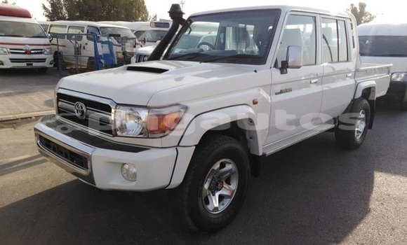 Buy Used Toyota Land Cruiser White Car in Port Moresby in National Capital District Buy Used Toyota Land Cruiser White Car in Port Moresby in National Capital District