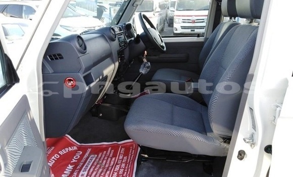 Buy Used Toyota Land Cruiser White Car in Port Moresby in National Capital District Buy Used Toyota Land Cruiser White Car in Port Moresby in National Capital District