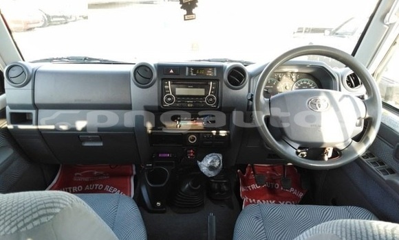 Buy Used Toyota Land Cruiser White Car in Port Moresby in National Capital District Buy Used Toyota Land Cruiser White Car in Port Moresby in National Capital District