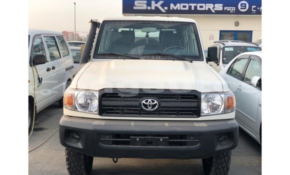 Buy Import Toyota Land Cruiser White Car in Import - Dubai in Enga