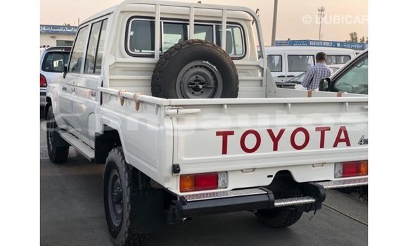 Buy Import Toyota Land Cruiser White Car in Import - Dubai in Enga Buy Import Toyota Land Cruiser White Car in Import - Dubai in Enga
