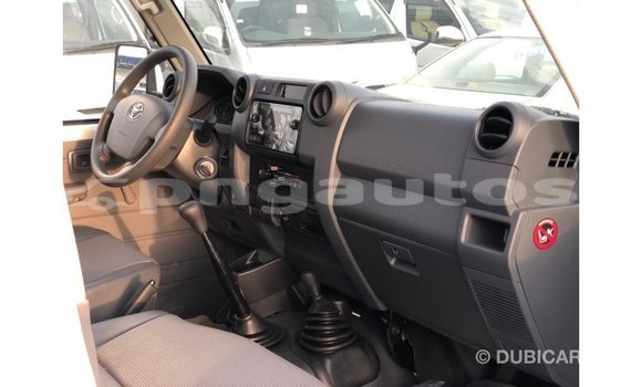 Buy Import Toyota Land Cruiser White Car in Import - Dubai in Enga Buy Import Toyota Land Cruiser White Car in Import - Dubai in Enga