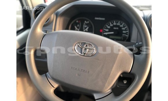 Buy Import Toyota Land Cruiser White Car in Import - Dubai in Enga Buy Import Toyota Land Cruiser White Car in Import - Dubai in Enga