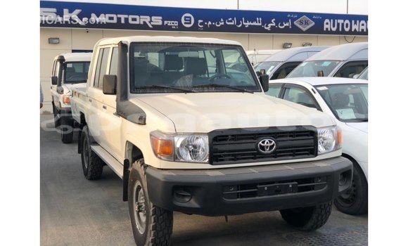 Buy Import Toyota Land Cruiser White Car in Import - Dubai in Enga Buy Import Toyota Land Cruiser White Car in Import - Dubai in Enga