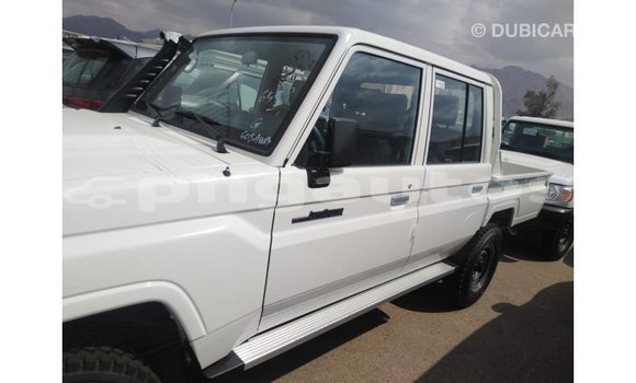 Buy Import Toyota Land Cruiser White Car in Import - Dubai in Enga Buy Import Toyota Land Cruiser White Car in Import - Dubai in Enga