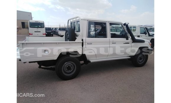 Buy Import Toyota Land Cruiser White Car in Import - Dubai in Enga Buy Import Toyota Land Cruiser White Car in Import - Dubai in Enga