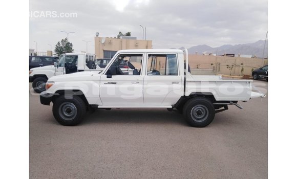 Buy Import Toyota Land Cruiser White Car in Import - Dubai in Enga Buy Import Toyota Land Cruiser White Car in Import - Dubai in Enga