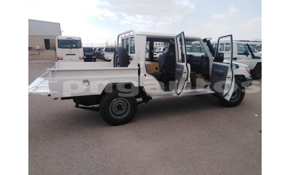 Buy Import Toyota Land Cruiser White Car in Import - Dubai in Enga Buy Import Toyota Land Cruiser White Car in Import - Dubai in Enga