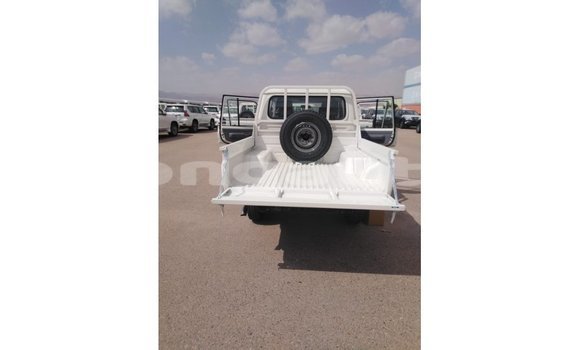 Buy Import Toyota Land Cruiser White Car in Import - Dubai in Enga Buy Import Toyota Land Cruiser White Car in Import - Dubai in Enga