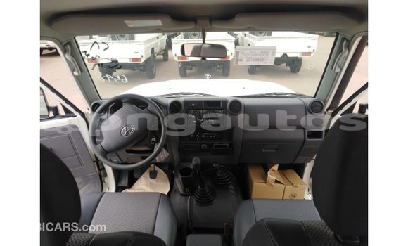 Buy Import Toyota Land Cruiser White Car in Import - Dubai in Enga Buy Import Toyota Land Cruiser White Car in Import - Dubai in Enga