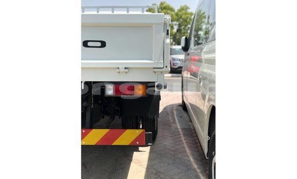 Buy Import Mitsubishi L400 White Truck in Import - Dubai in Enga Buy Import Mitsubishi L400 White Truck in Import - Dubai in Enga