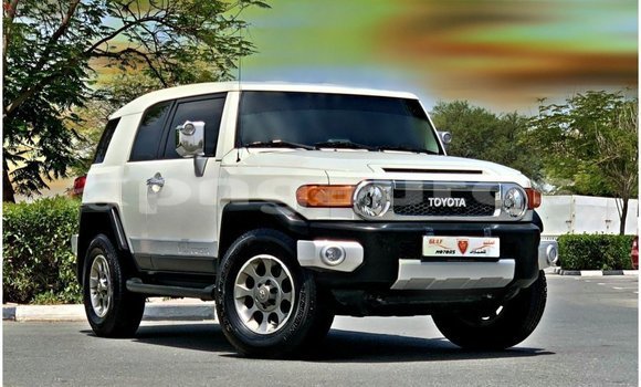 Buy Import Toyota FJ Cruiser White Car in Import - Dubai in Enga Buy Import Toyota FJ Cruiser White Car in Import - Dubai in Enga