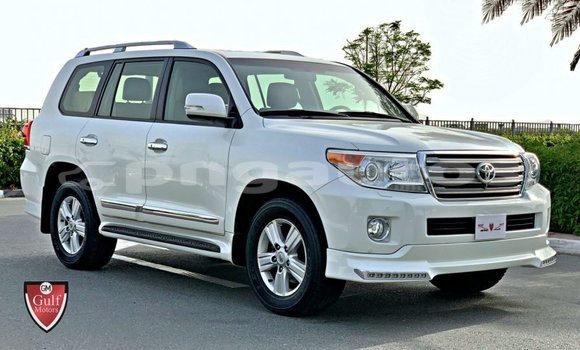 Buy Import Toyota Land Cruiser White Car in Import - Dubai in Enga