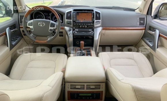 Buy Import Toyota Land Cruiser White Car in Import - Dubai in Enga Buy Import Toyota Land Cruiser White Car in Import - Dubai in Enga