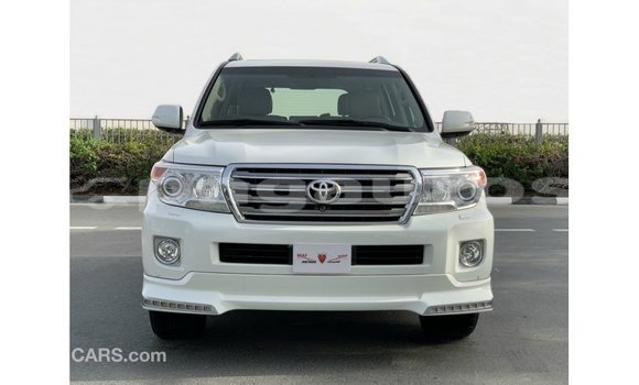 Buy Import Toyota Land Cruiser White Car in Import - Dubai in Enga Buy Import Toyota Land Cruiser White Car in Import - Dubai in Enga