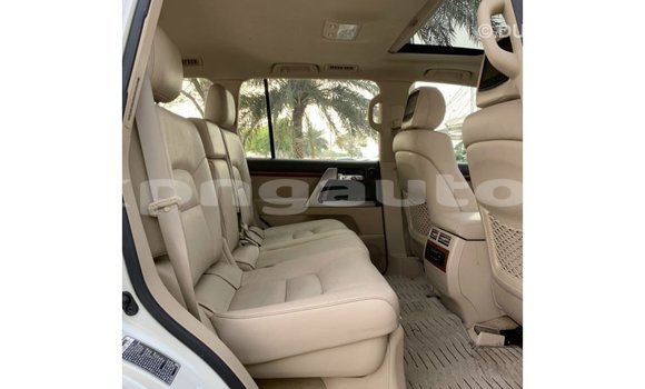 Buy Import Toyota Land Cruiser White Car in Import - Dubai in Enga Buy Import Toyota Land Cruiser White Car in Import - Dubai in Enga
