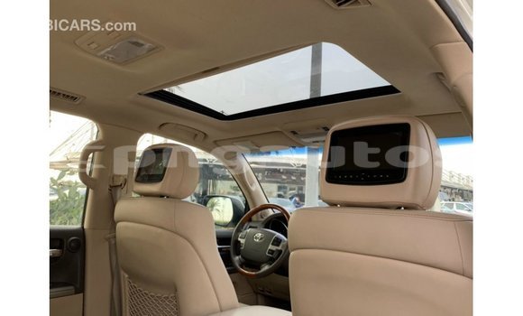 Buy Import Toyota Land Cruiser White Car in Import - Dubai in Enga Buy Import Toyota Land Cruiser White Car in Import - Dubai in Enga