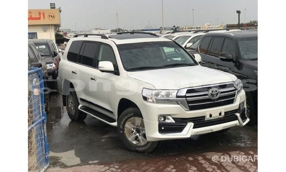 Buy Import Toyota Land Cruiser White Car in Import - Dubai in Enga Buy Import Toyota Land Cruiser White Car in Import - Dubai in Enga
