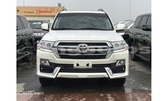 Buy Import Toyota Land Cruiser White Car in Import - Dubai in Enga Buy Import Toyota Land Cruiser White Car in Import - Dubai in Enga