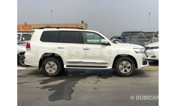 Buy Import Toyota Land Cruiser White Car in Import - Dubai in Enga Buy Import Toyota Land Cruiser White Car in Import - Dubai in Enga