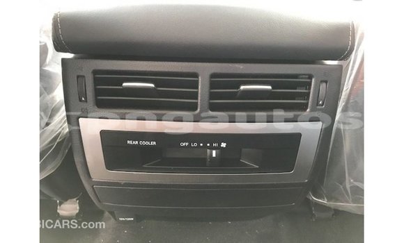 Buy Import Toyota Land Cruiser White Car in Import - Dubai in Enga Buy Import Toyota Land Cruiser White Car in Import - Dubai in Enga