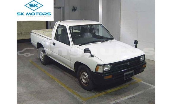 Buy Import Toyota Hilux White Car in Import - Dubai in Enga