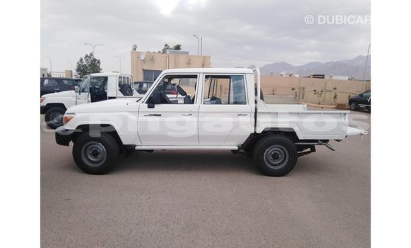 Buy Import Toyota Land Cruiser White Car in Import - Dubai in Enga Buy Import Toyota Land Cruiser White Car in Import - Dubai in Enga