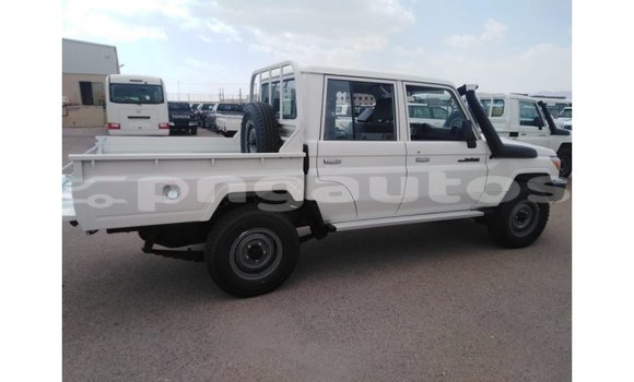 Buy Import Toyota Land Cruiser White Car in Import - Dubai in Enga Buy Import Toyota Land Cruiser White Car in Import - Dubai in Enga